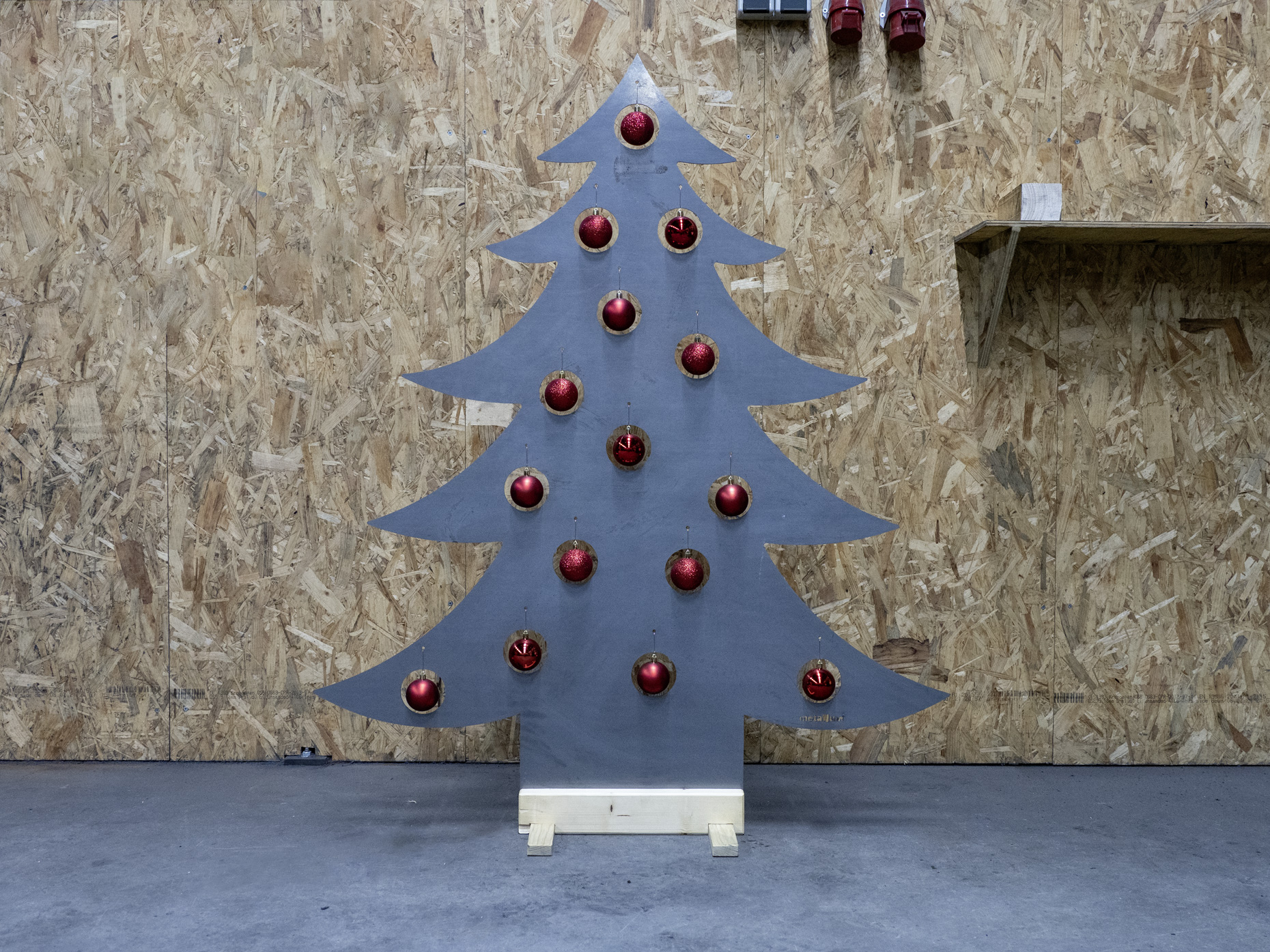 Weihnachtsbaum aus Stahl metallum Design aus Stahl